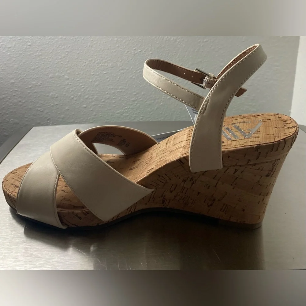 AEROSOLES Women's Tan Wedge Sandals
